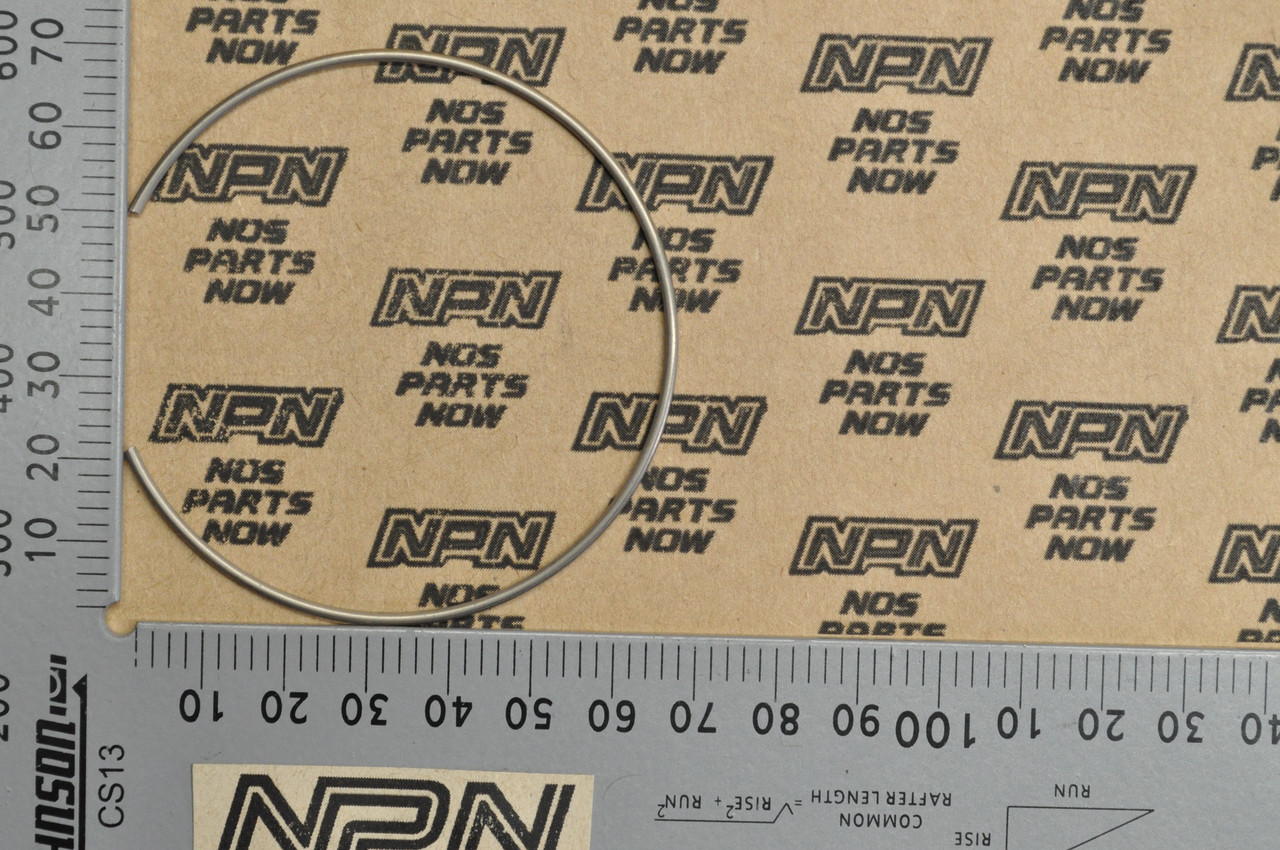 NOS Honda ATC250 TRX250 TRX300 TRX400 TRX450 TRX500 Oil Seal Clip 90601-HA0-000