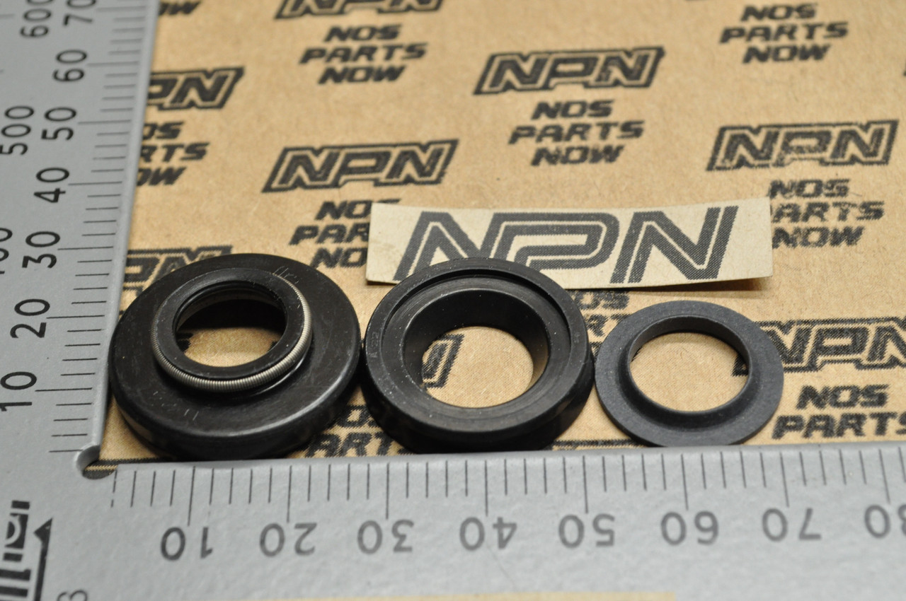 NOS Honda 1986-95 CR80 R Rear Shock Absorber Oil Seal Set 52436-GC4-305