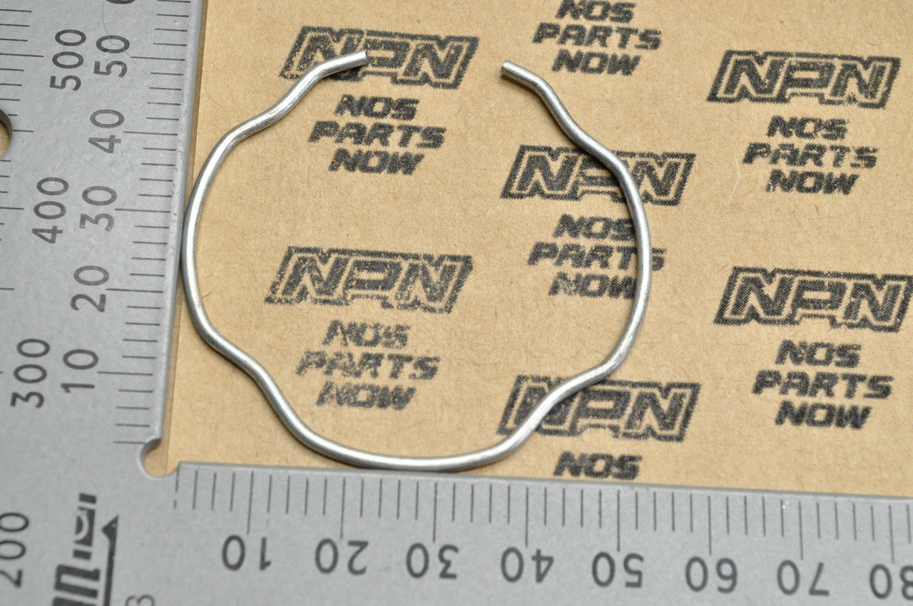 NOS Honda CBR600 CMX450 CR80 NX250 VFR700 Oil Seal Stopper Ring 51447-KR6-003