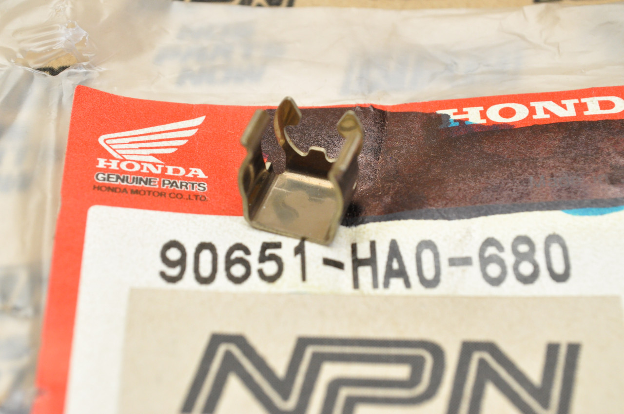 NOS Honda ATC250 TRX250 TRX300 TRX350 TRX400 Choke Cable Clip 90651-HA0-680