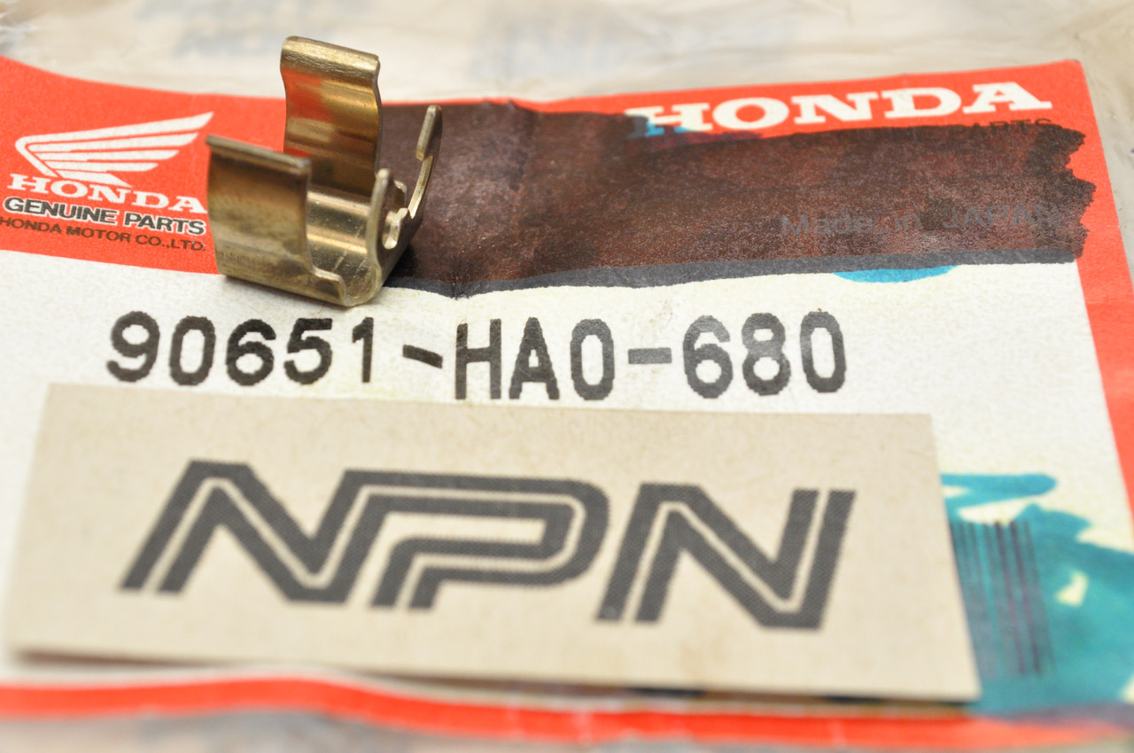 NOS Honda ATC250 TRX250 TRX300 TRX350 TRX400 Choke Cable Clip 90651-HA0-680