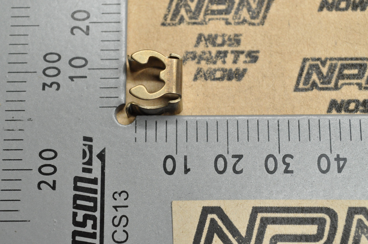 NOS Honda ATC250 TRX250 TRX300 TRX350 TRX400 Choke Cable Clip 90651-HA0-680
