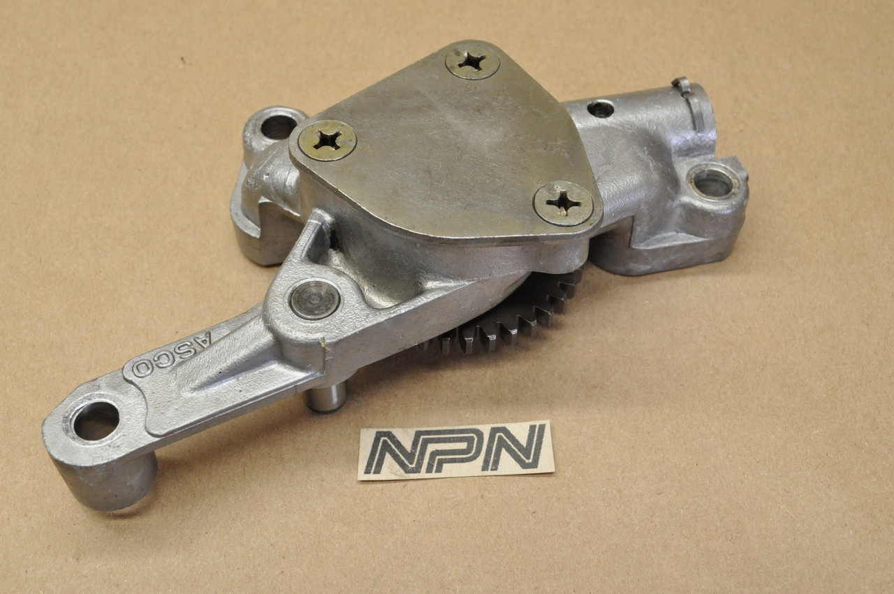 Vtg OEM Yamaha 1976-77 XS360 1977-82 XS400 Oil Pump w/ Gear Assy 1L9-13300-00