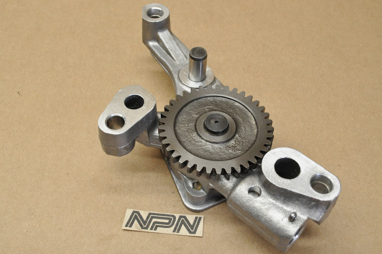 Vtg OEM Yamaha 1976-77 XS360 1977-82 XS400 Oil Pump w/ Gear Assy 1L9-13300-00
