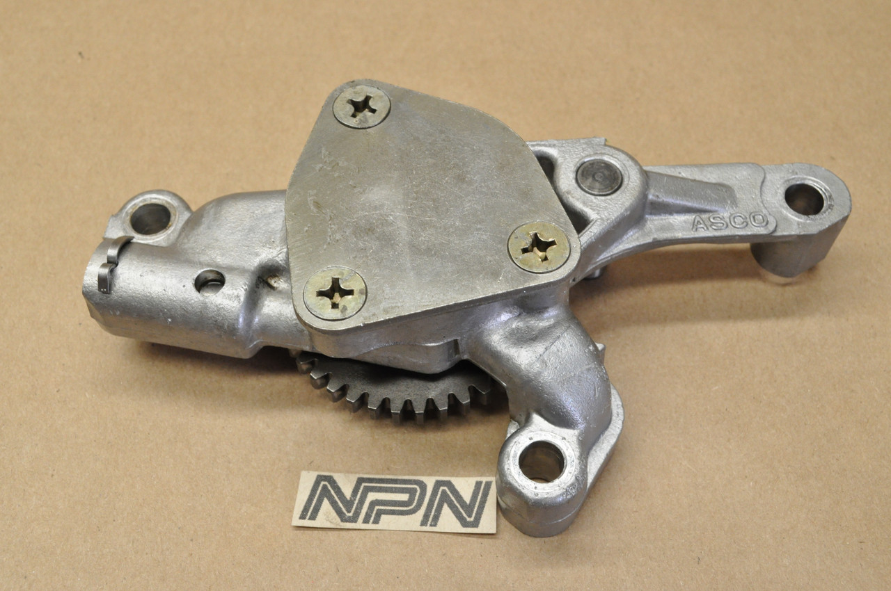 Vtg OEM Yamaha 1976-77 XS360 1977-82 XS400 Oil Pump w/ Gear Assy 1L9-13300-00