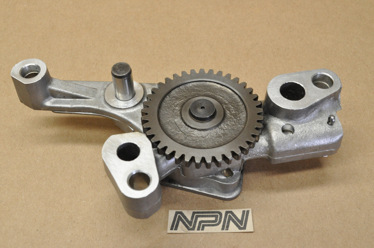 Vtg OEM Yamaha 1976-77 XS360 1977-82 XS400 Oil Pump w/ Gear Assy 1L9-13300-00
