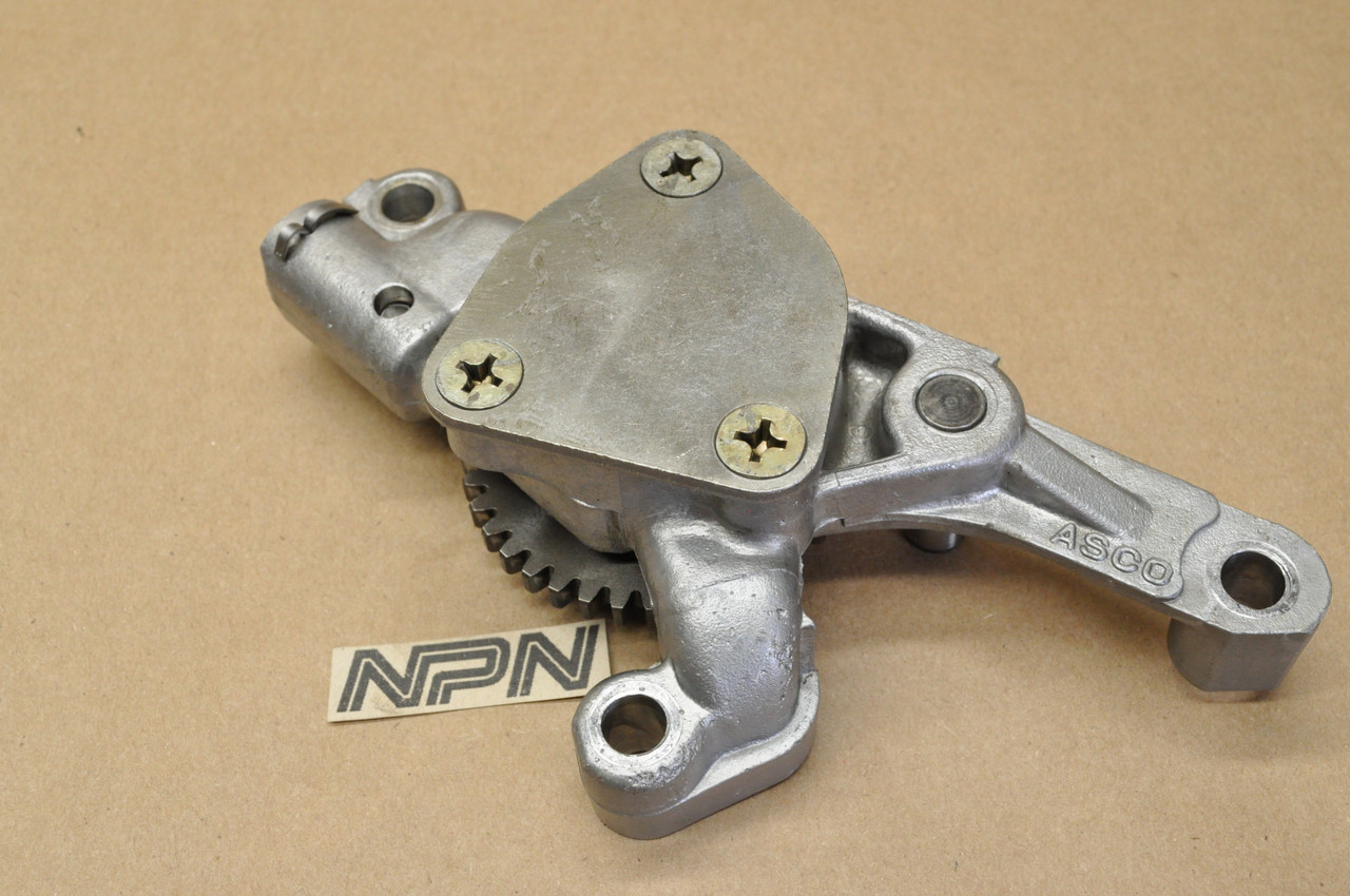 Vtg OEM Yamaha 1976-77 XS360 1977-82 XS400 Oil Pump w/ Gear Assy 1L9-13300-00