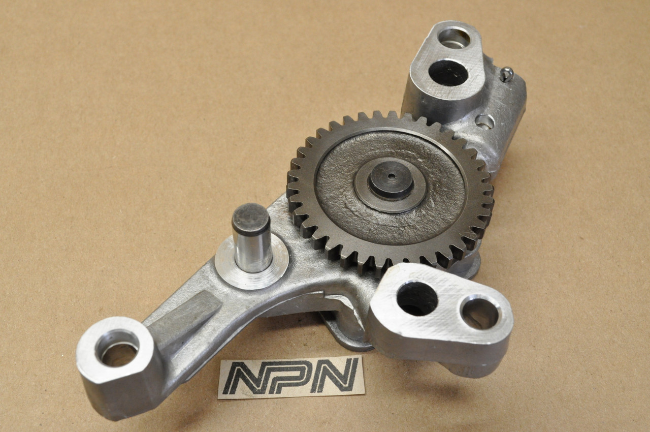 Vtg OEM Yamaha 1976-77 XS360 1977-82 XS400 Oil Pump w/ Gear Assy 1L9-13300-00