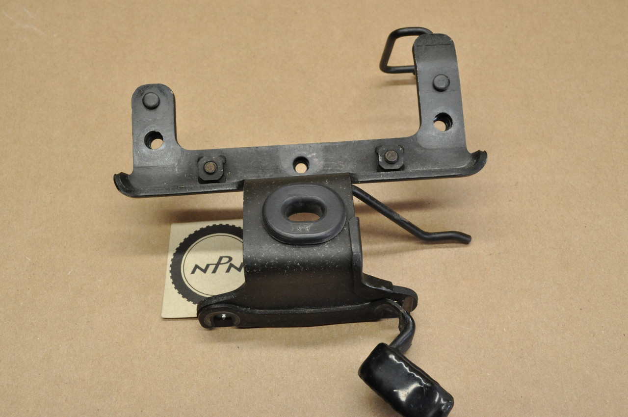 Vtg OEM Honda 1984-85 VF500 C Magna Horn Fuse Box Stay Bracket 61405-MJ8-000