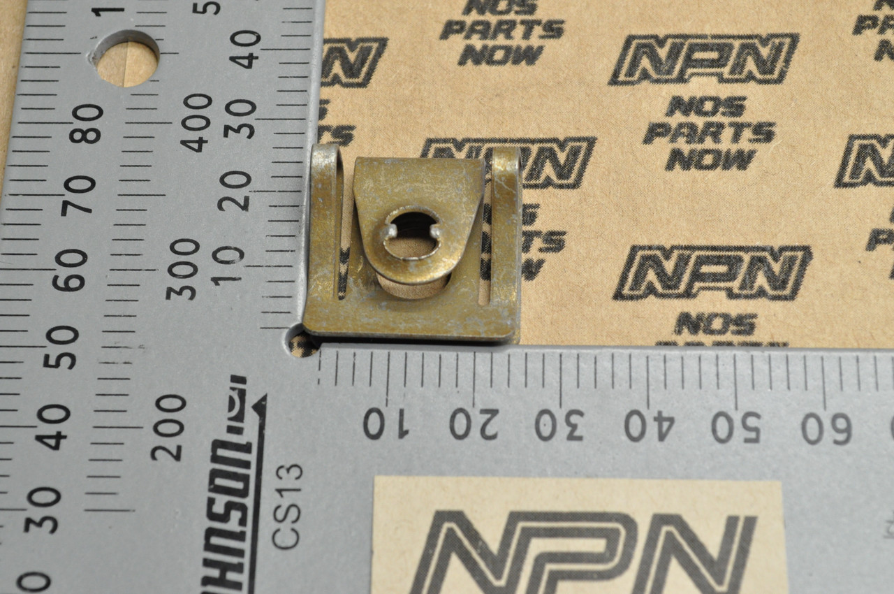 NOS Honda CBR900 RR CRF250 CRF450 VFR750 F Cowl Spring Plate 64508-KV3-000