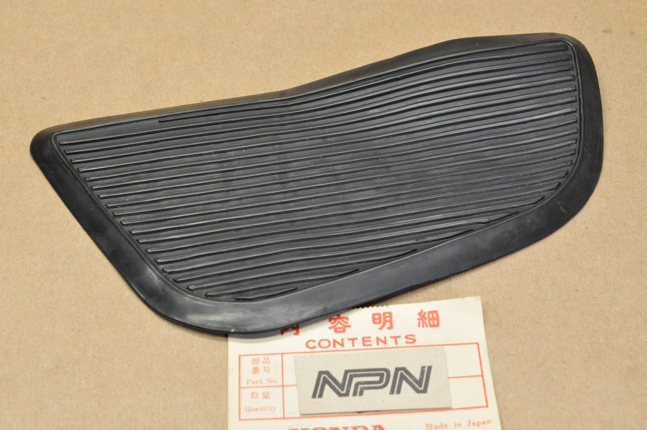 NOS Honda CB350 K0-K3 Right Side Gas Tank Knee Grip Pad Rubber 17661-286-010