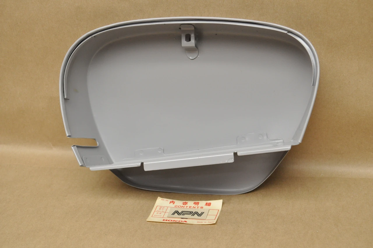 NOS Honda CA72 CA77 Dream Right Side Cover in Primer 83600-259-000 Z