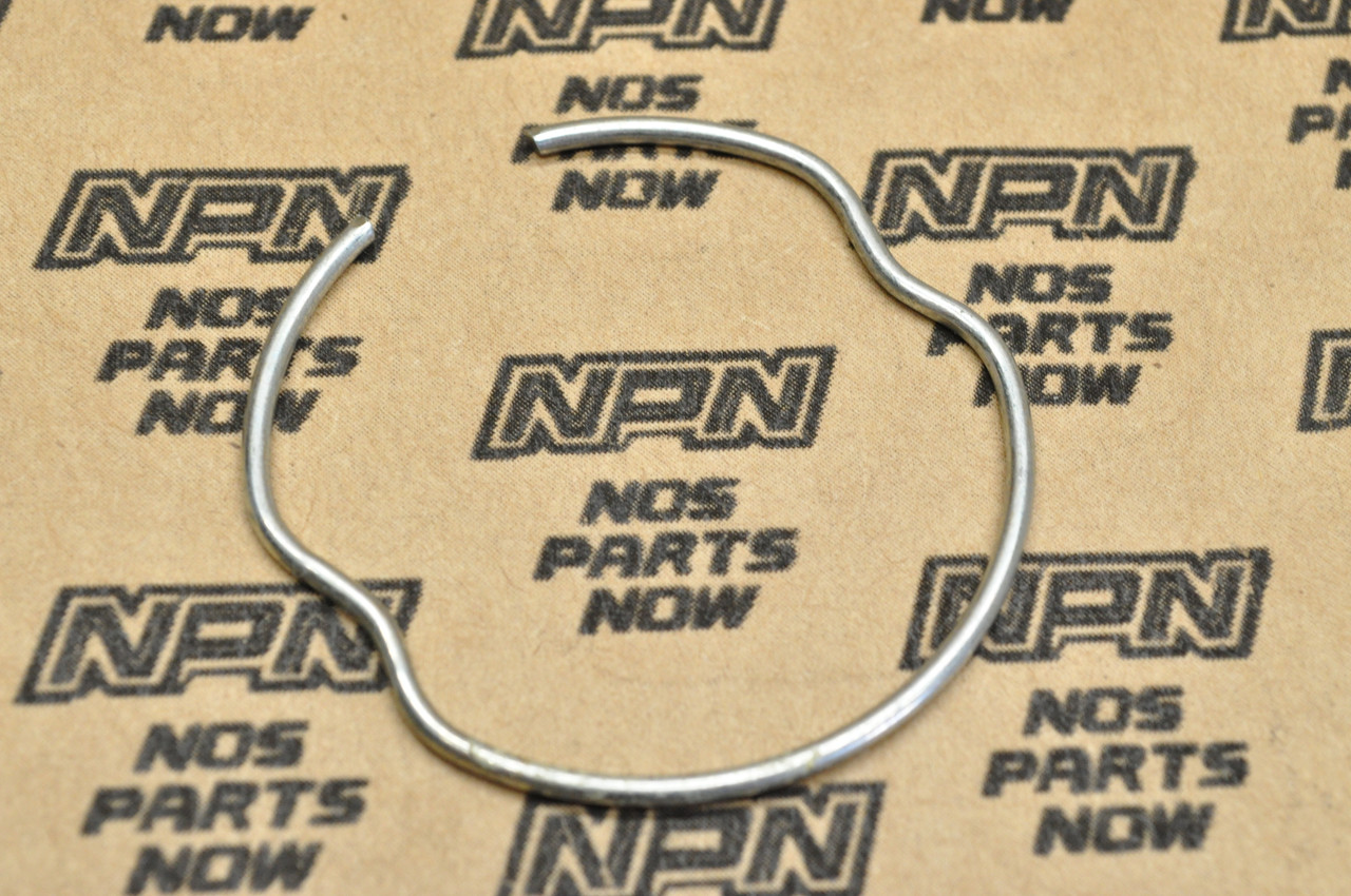 NOS Yamaha DT125 DT175 TTR110 Snap Ring  2A6-23156-00