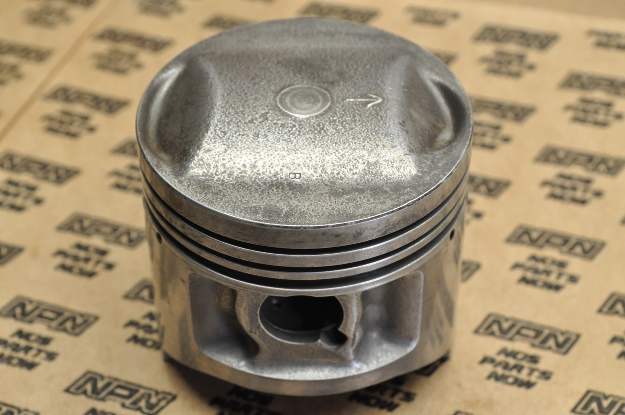 Vtg OEM Yamaha 1976-77 XS360 Standard Size Piston 1L9-11631-00-Y0