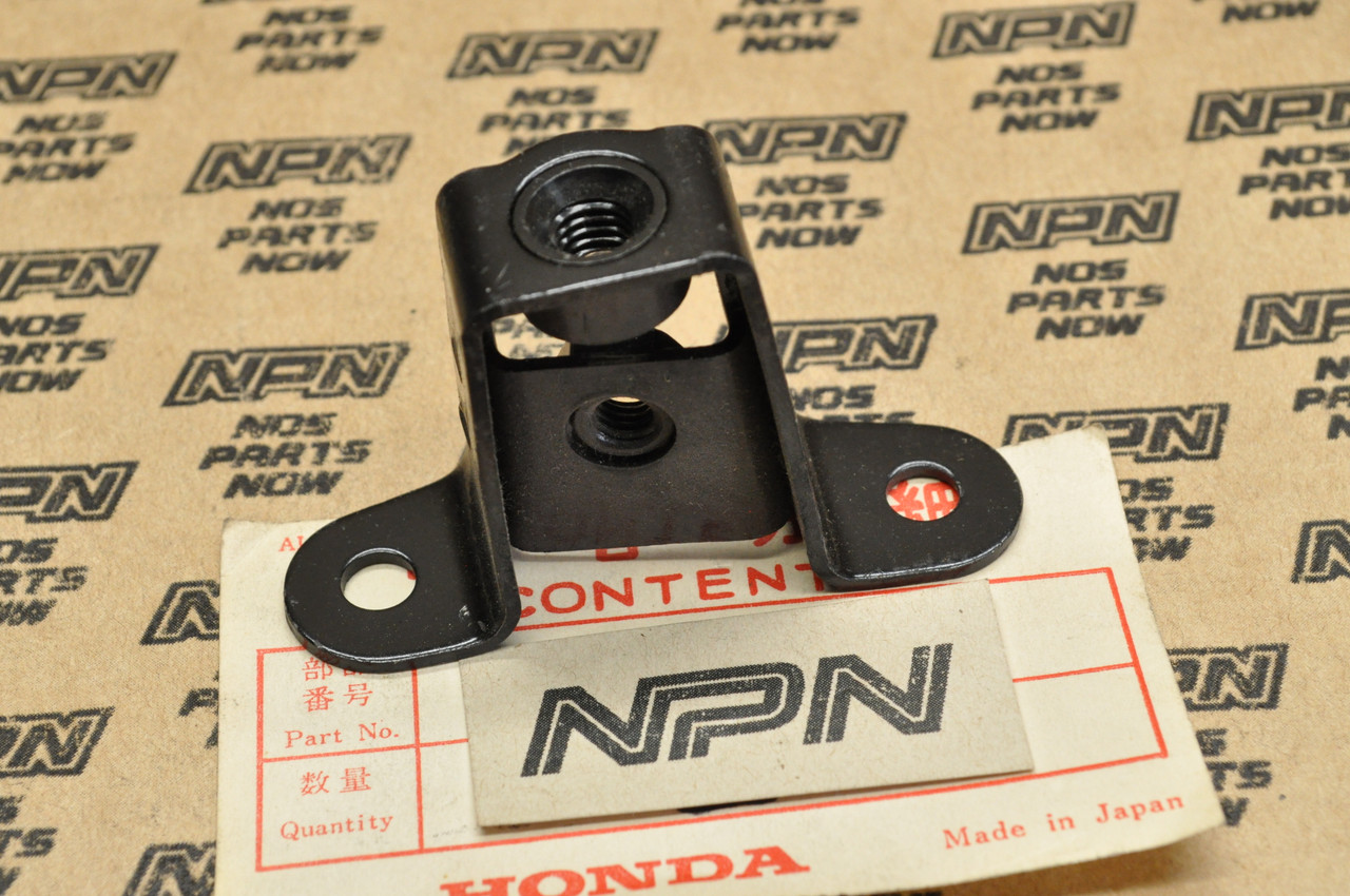 NOS Honda GL1000 GL1000LTD Gold Wing Left Shelter Mount Bracket 83126-371-000