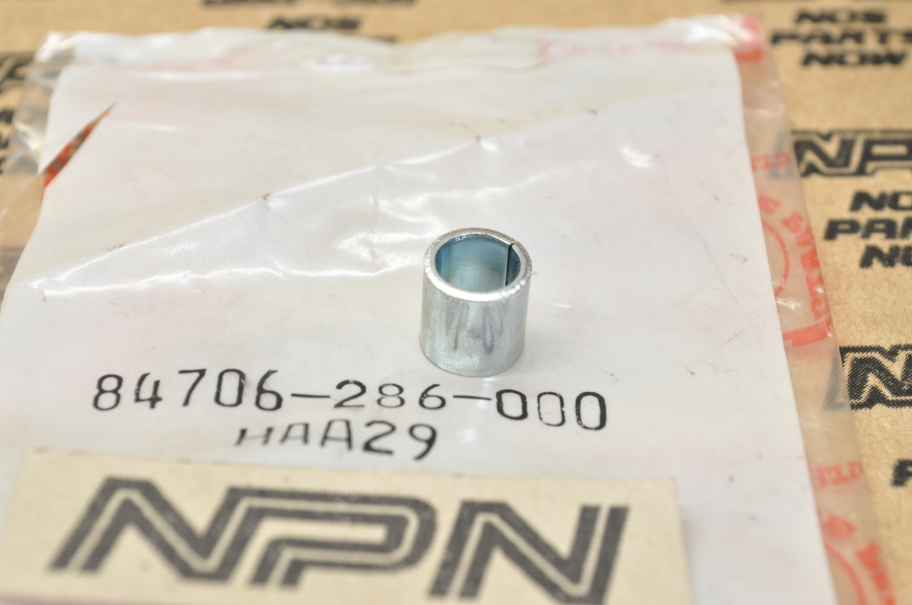 NOS Honda CB450 CB750 CL350 MT250 SL350 SL70 XL70 Bracket Collar 84706-286-000