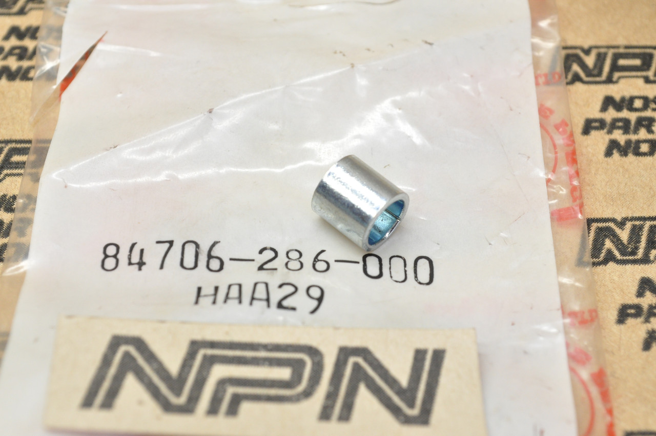 NOS Honda CB450 CB750 CL350 MT250 SL350 SL70 XL70 Bracket Collar 84706-286-000