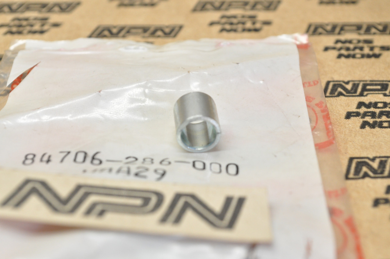 NOS Honda CB450 CB750 CL350 MT250 SL350 SL70 XL70 Bracket Collar 84706-286-000