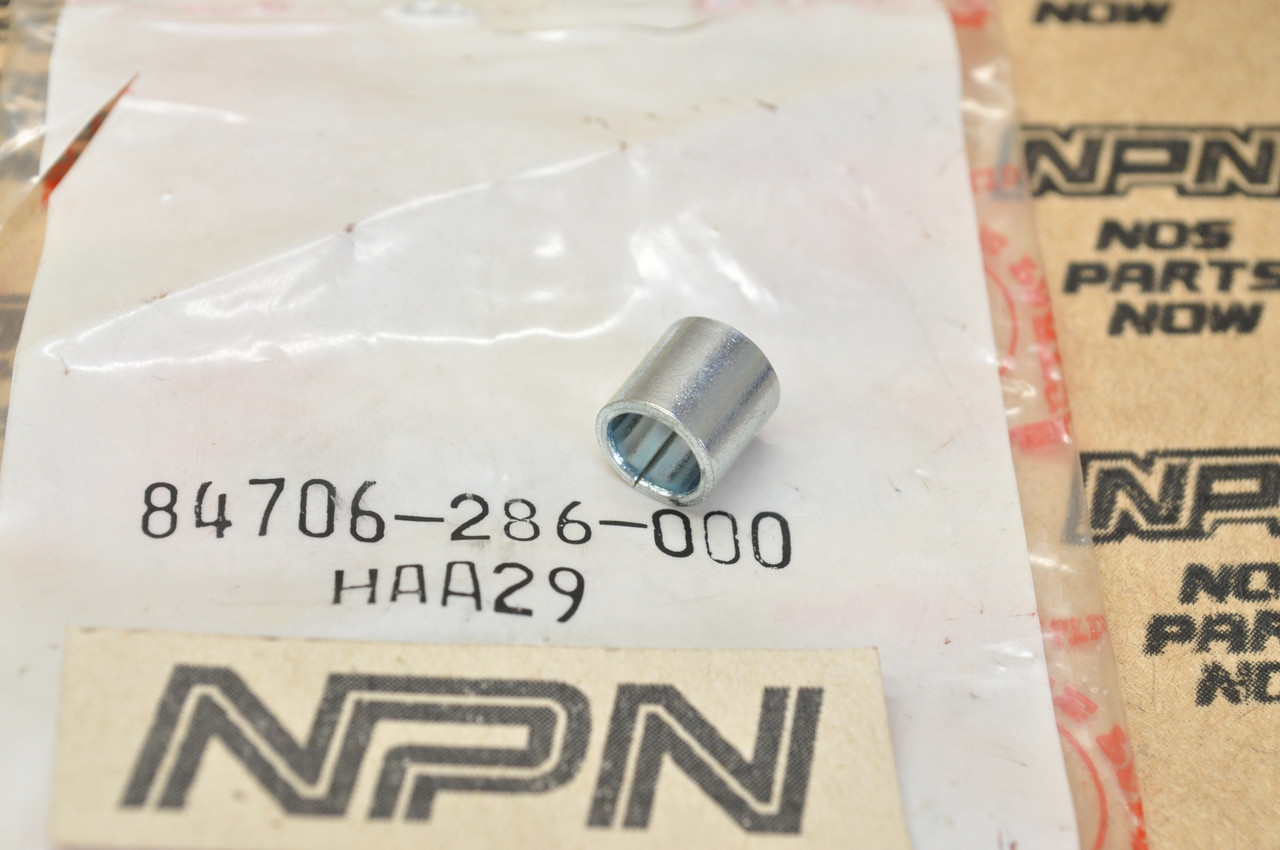 NOS Honda CB450 CB750 CL350 MT250 SL350 SL70 XL70 Bracket Collar 84706-286-000