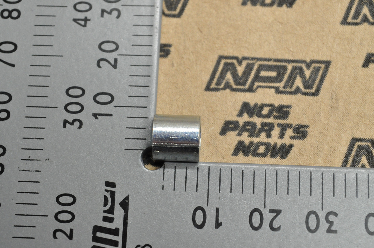 NOS Honda CB450 CB750 CL350 MT250 SL350 SL70 XL70 Bracket Collar 84706-286-000