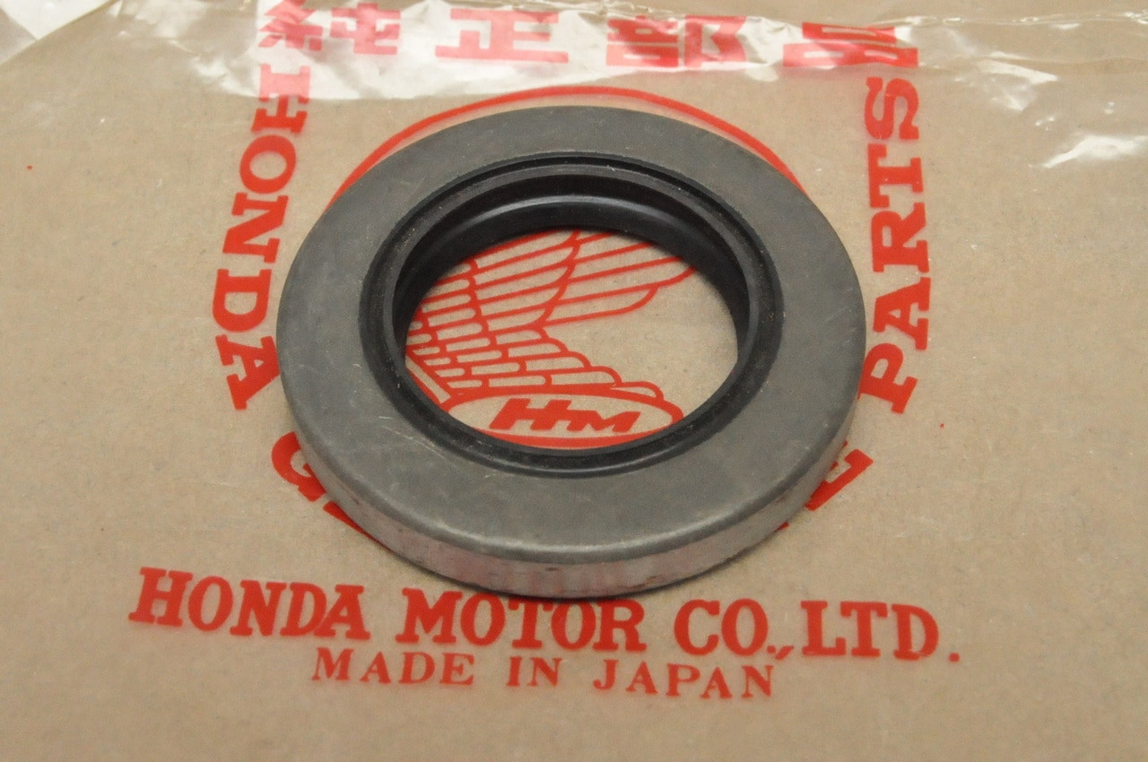 NOS Honda CA72 CA77 CL72 CL77 Rear Wheel Drive Flange Dust Seal 91253-250-000