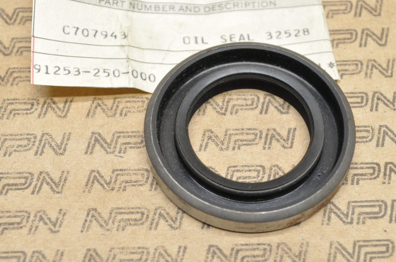 NOS Honda CA72 CA77 CL72 CL77 Rear Wheel Drive Flange Dust Seal 91253-250-000