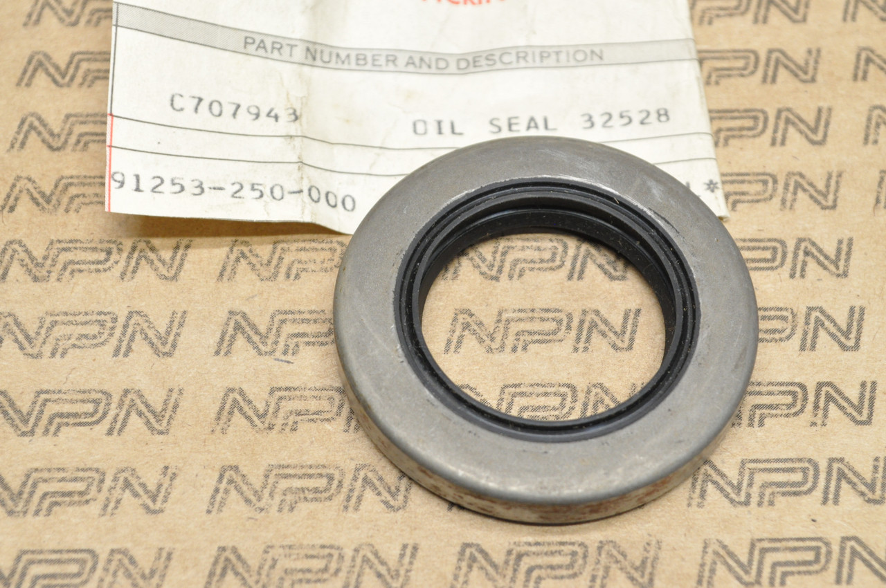NOS Honda CA72 CA77 CL72 CL77 Rear Wheel Drive Flange Dust Seal 91253-250-000