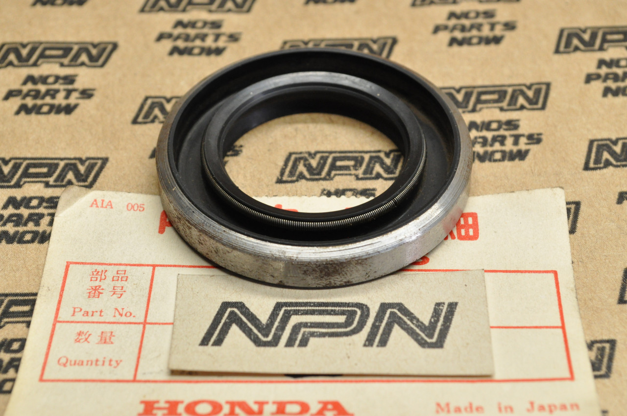NOS Honda CA72 CA77 CL72 CL77 Rear Wheel Drive Flange Dust Seal 91253-250-000