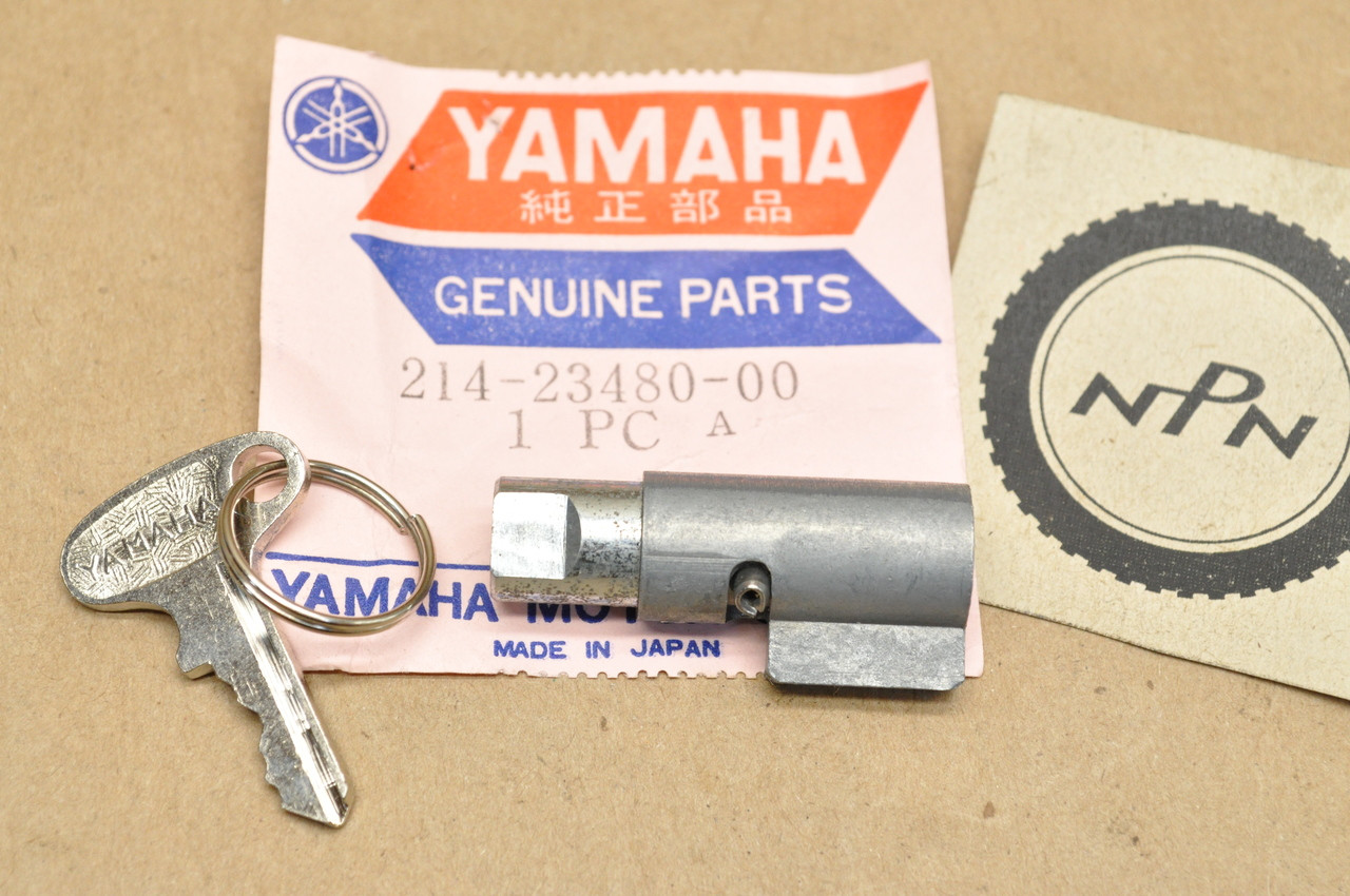 NOS Yamaha AT2 CT2 DT2 DT250 DT3 DT400 R5 RD350 RT2 TX650 TX750 XS1 XS2 XS650 Steering Lock & Key Set 214-23480-00