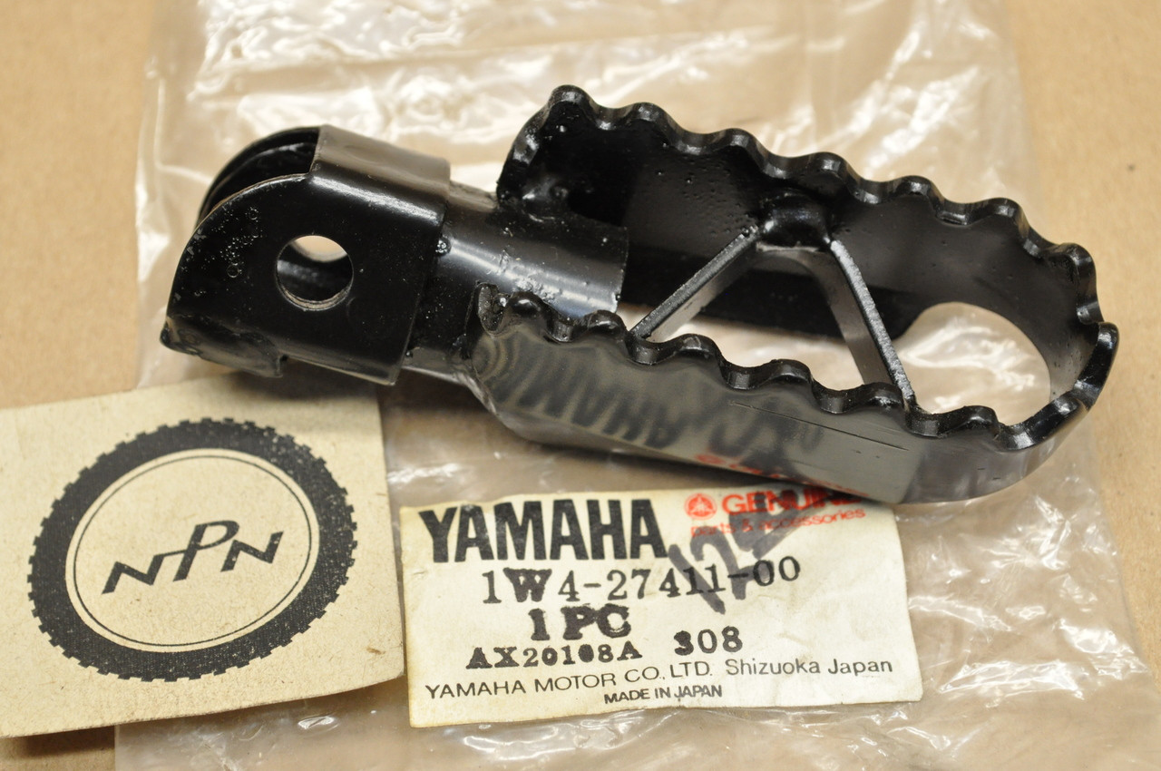 NOS Yamaha IT175 YZ100 YZ125 YZ400 Foot Rest Step Peg 1W4-27411-00