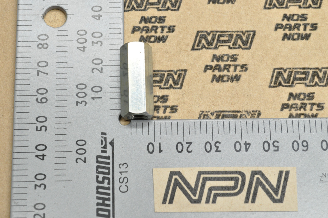 NOS Honda SL100 K2-K3 SL125 K0-K2 XL100 K0-1976 Seat Mount Nut 90301-110-000