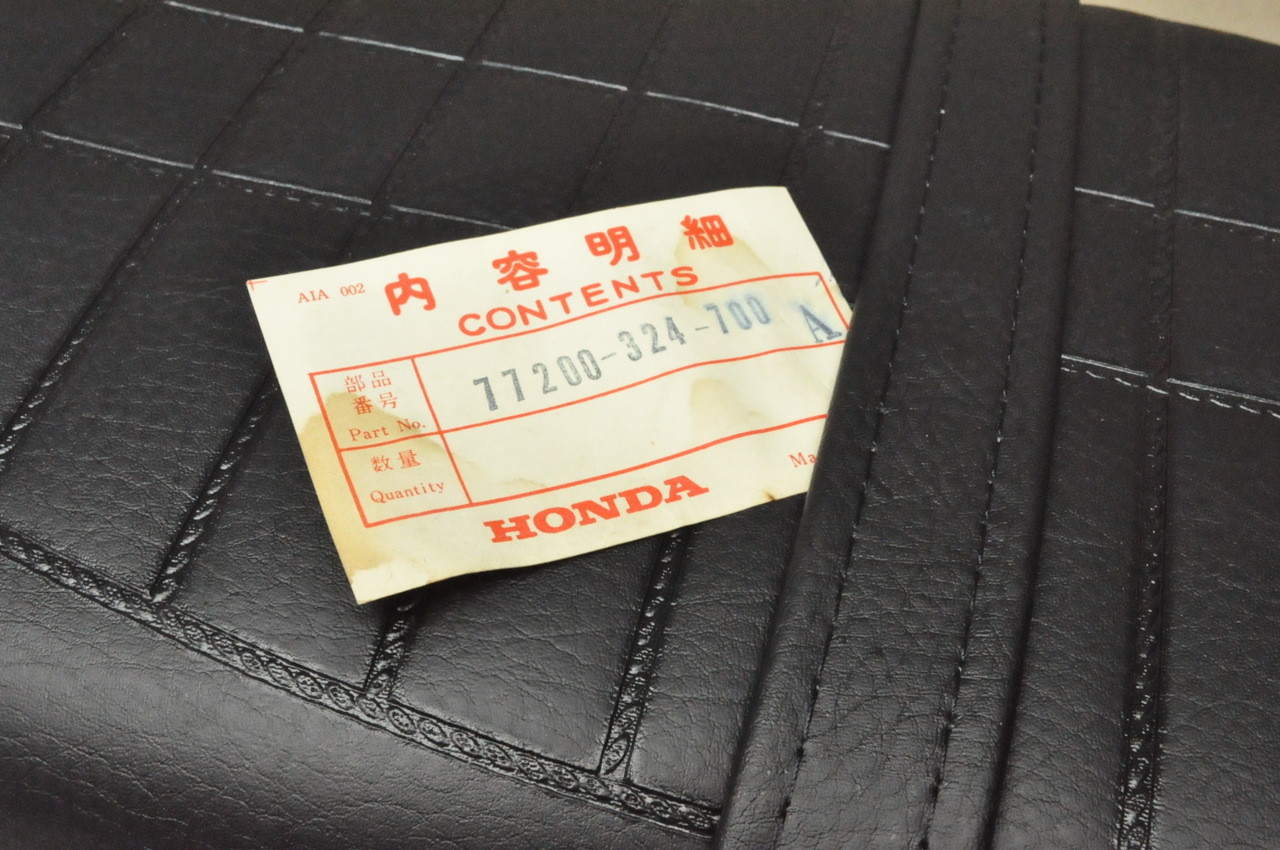 NOS Honda CB125 K1-K2 Seat Assembly 77200-324-700 A
