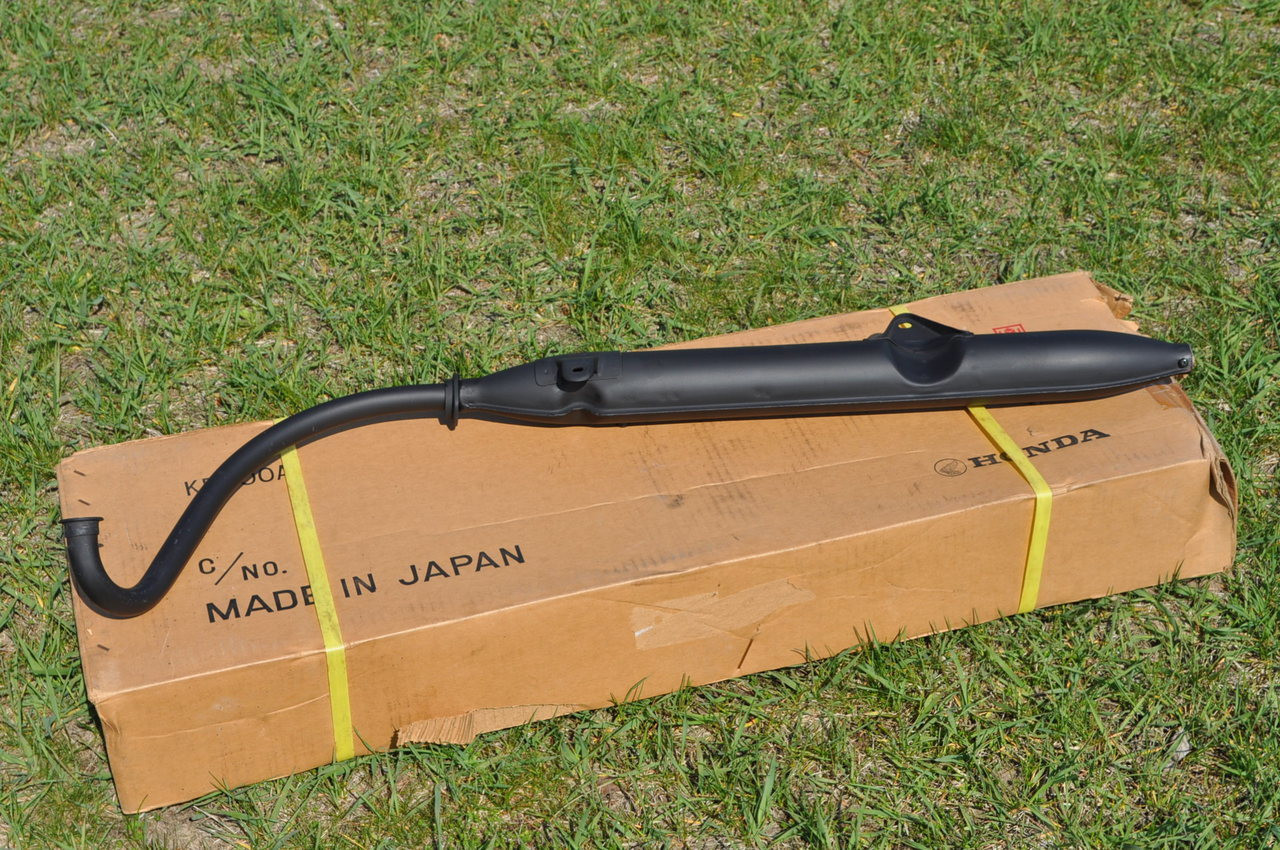 NOS Honda CT90 Trail 90 K2-1979 Exhaust Muffler Assembly 18300-102