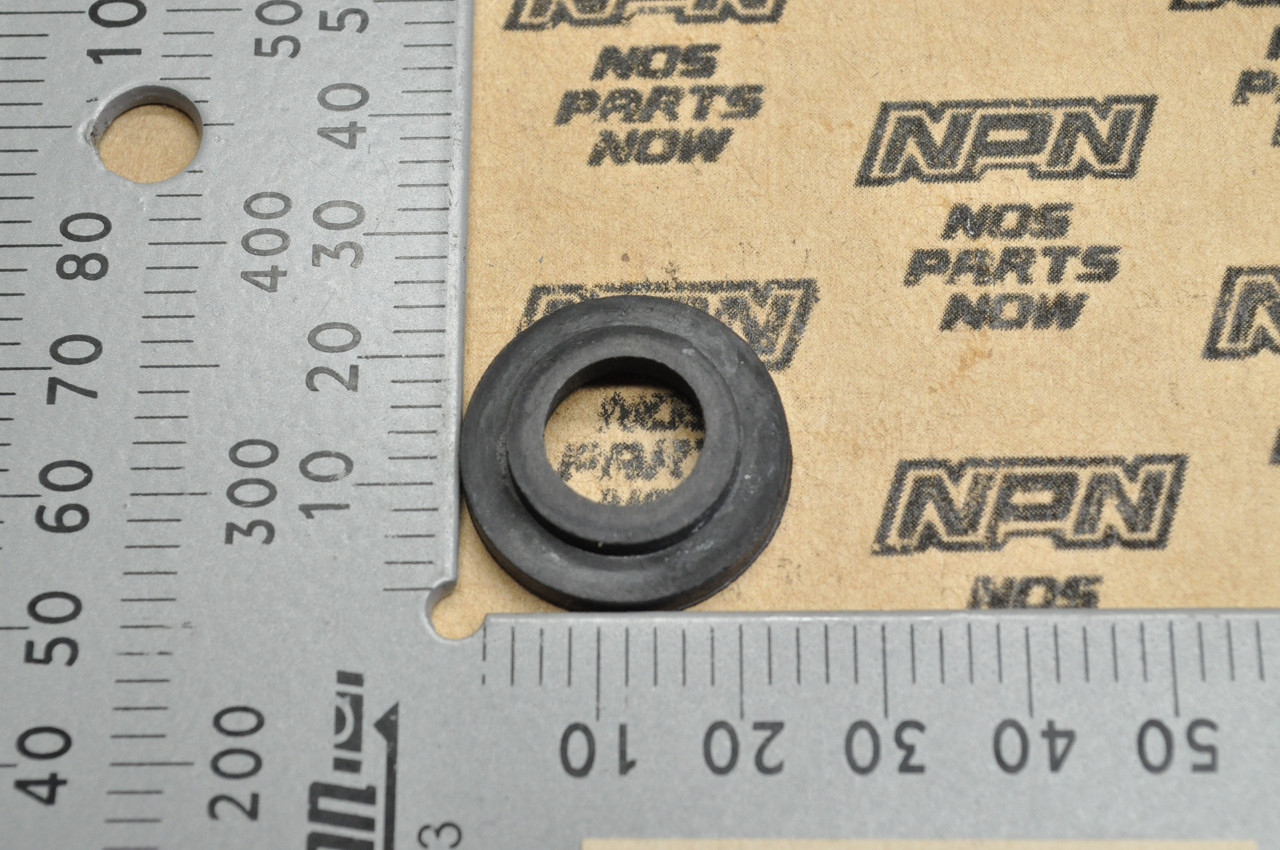 NOS Honda CB350 CB450 CB750 CL350 CL450 XL350 Turn Signal Rubber 33608-286-000
