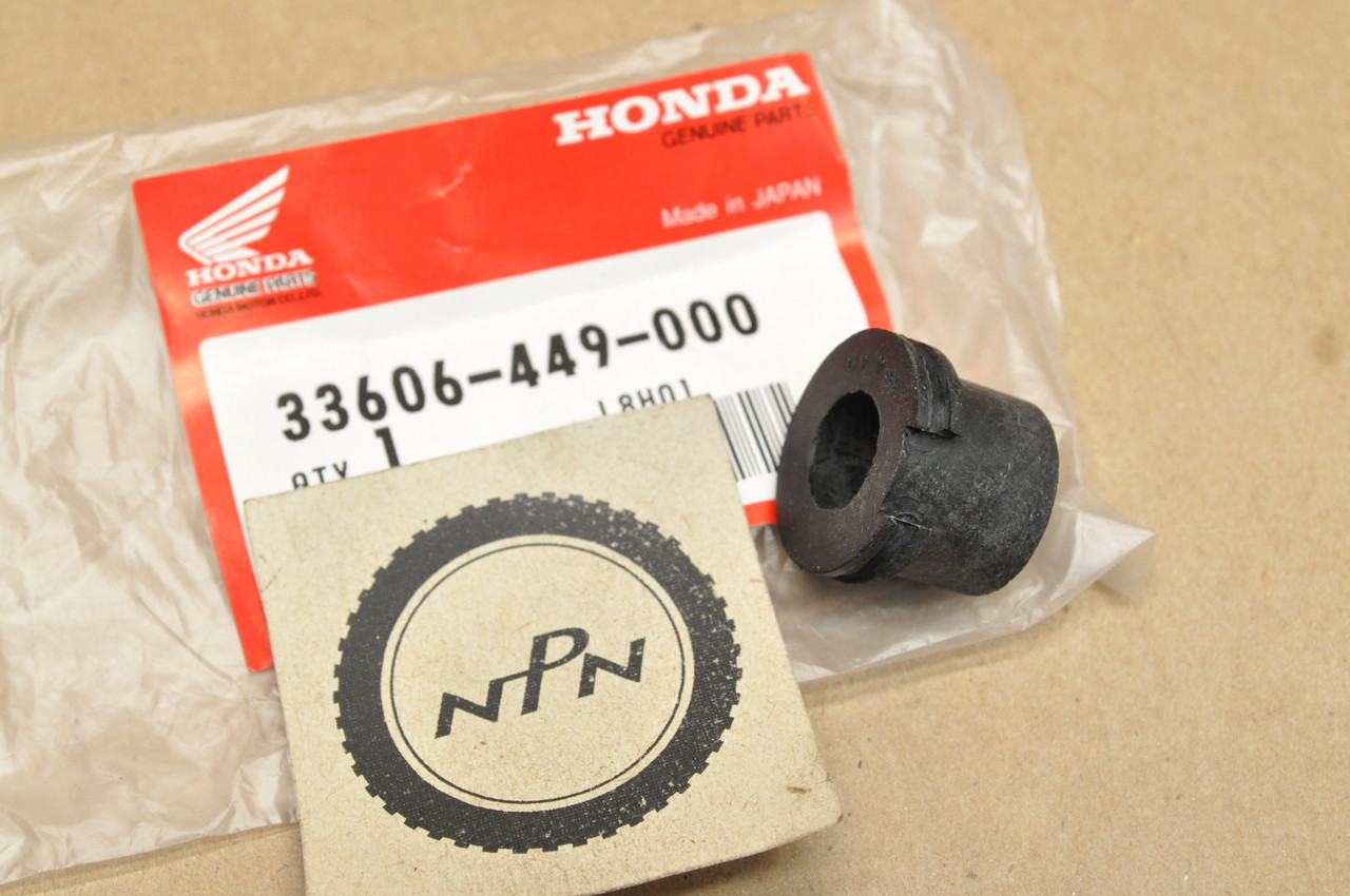 NOS Honda 1980-81 CB400 T 1982 CB450 T 1979-82 CX500 Rear Turn Signal Mount Rubber 33606-449-000