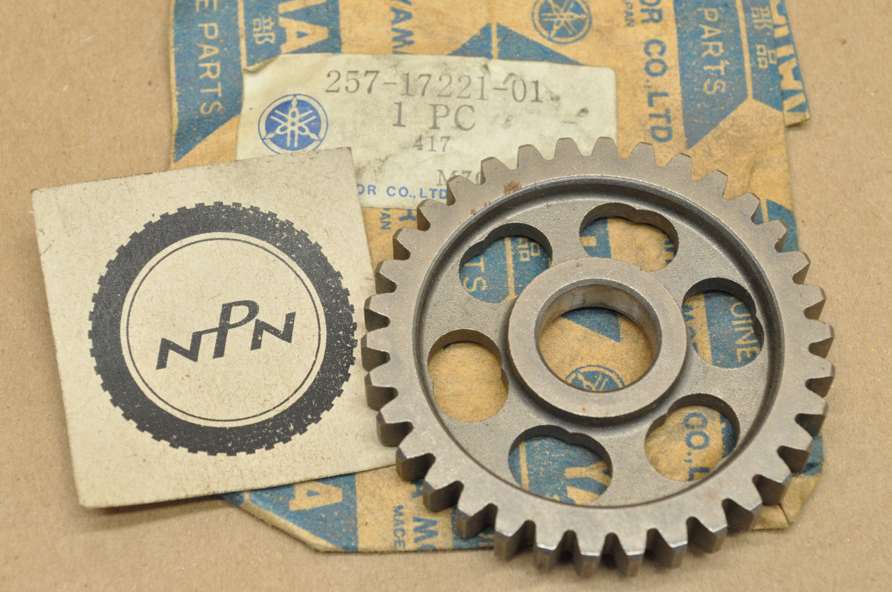 NOS Yamaha 1971 JT1 1972 JT2 Second 2nd Wheel Gear 34T 257-17221-01