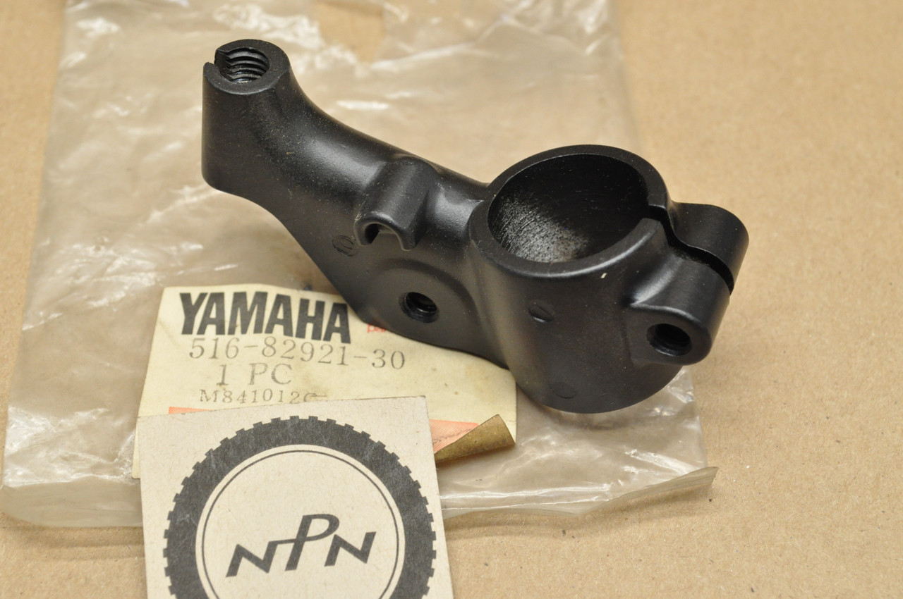 NOS Yamaha IT250 IT400 MX175 TT250 YZ250 YZ400 YZ465 Right Handle Bar Brake Lever Holder Perch Bracket 516-82921-30