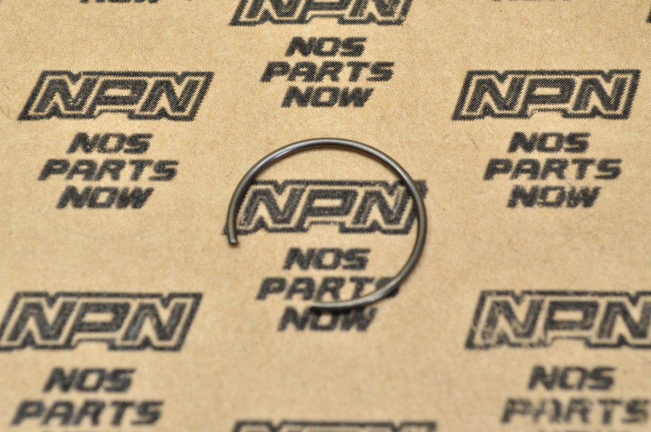 NOS Suzuki GN400 SP370 SP400 TM400 TS400 Piston Pin Circlip 09381-20001