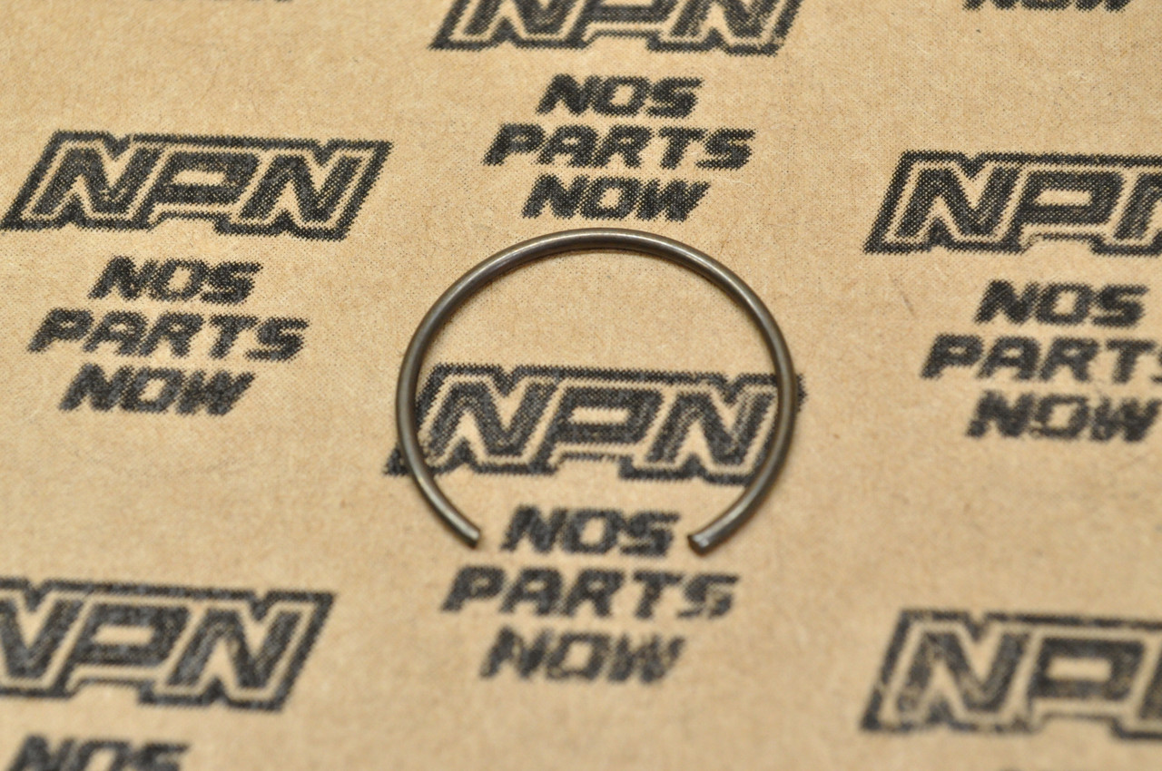 NOS Suzuki GN400 SP370 SP400 TM400 TS400 Piston Pin Circlip 09381-20001