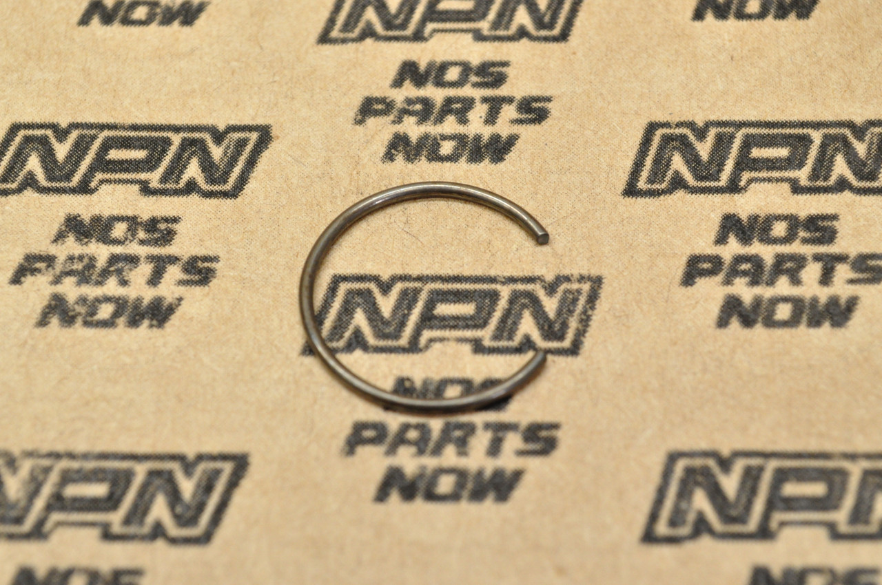 NOS Suzuki GS750 GT750 RM250 RM500 SP250 TS250 Piston Pin Circlip 09381-18002