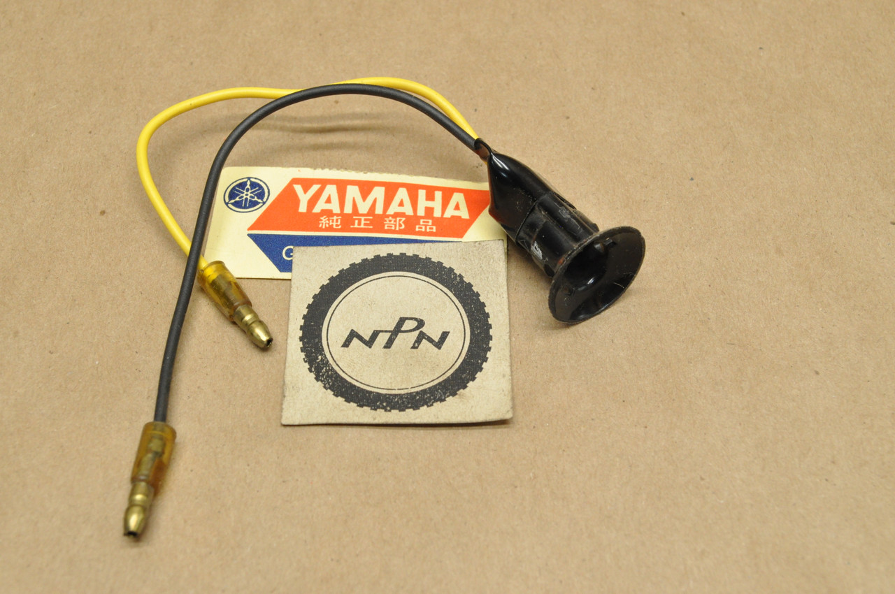 NOS Yamaha AT1 AT2 AT3 CS3 CS5 CT1 CT2 CT3 DS6 DT1 R3 R5 RD200 TX650 XS1 XS2 Pilot Light Socket 256-84350-60