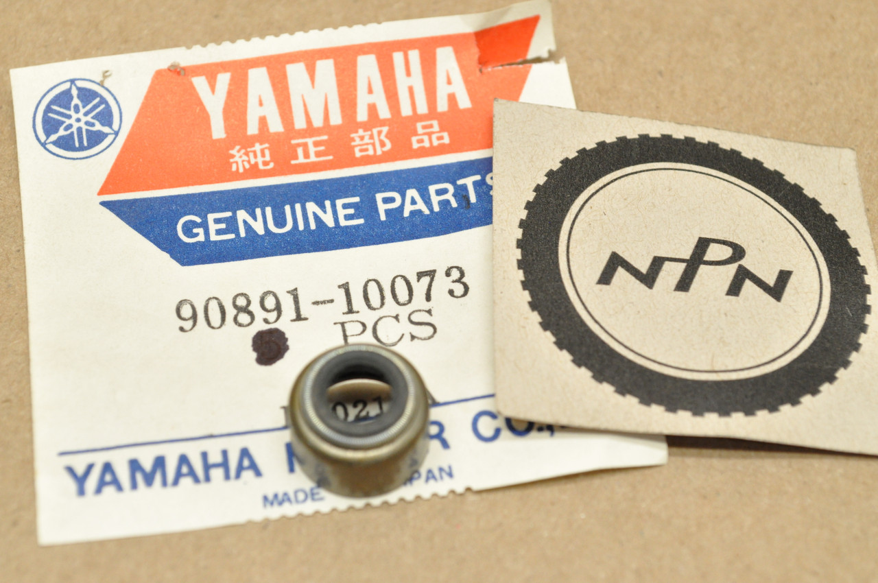 NOS Yamaha BW350 DT125 XJ700 YFM350 YFP350 SR250 SRX600 TT250 TT600 XJ900 Valve Stem Seal 90891-10073