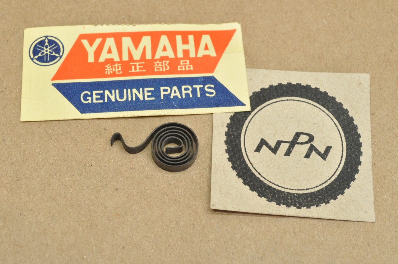 NOS Yamaha AT1 AT2 AT3 ATM1 CS3 CS5 CT1 DT125 MJ2 RD200 U5 U7 YA6 YCS1 YL1 Brush Spring 141-81113-10