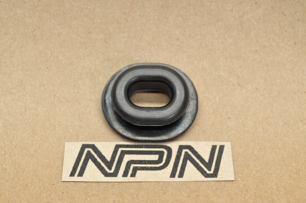 NOS Honda CB400 CB750 GL1500 NT650 PC800 VT750 Cover Grommet 83551-MA6-000