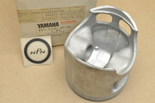 NOS Yamaha 1981-82 IT465 Standard Size Piston 4V6-11631-00-94