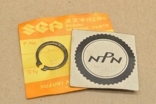 NOS Suzuki LT250 RM250 RM500 RMX250 SP500 TC350 TM250 TM400 TS250 TS400 Circlip 09380-17001