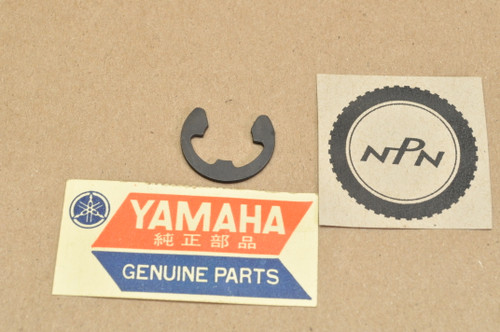 NOS Yamaha DT250 MX250 RT2 SC500 TX750 TY250 XS1 XS2 XS650 Circlip 93430-12022