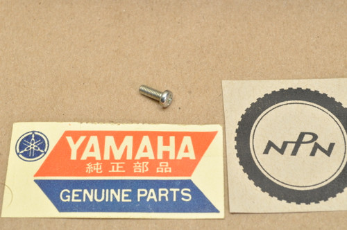 NOS Yamaha DT250 DT400 IT250 IT400 MX250 MX400 RD350 YZ250 Screw 98580-03008