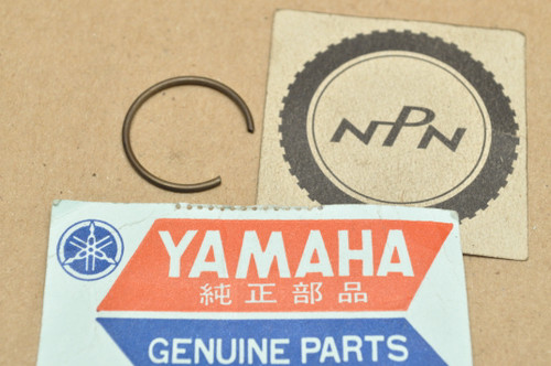 NOS Yamaha XJ1100 XS1100 XS750 XS850 Piston Wrist Pin Clip 90468-12069