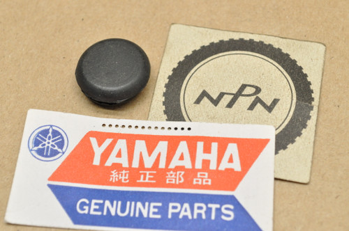 NOS Yamaha DT1 RT1 TY250 YF60 YZ125 YZ400 Fender Rubber Grommet 90480-14100